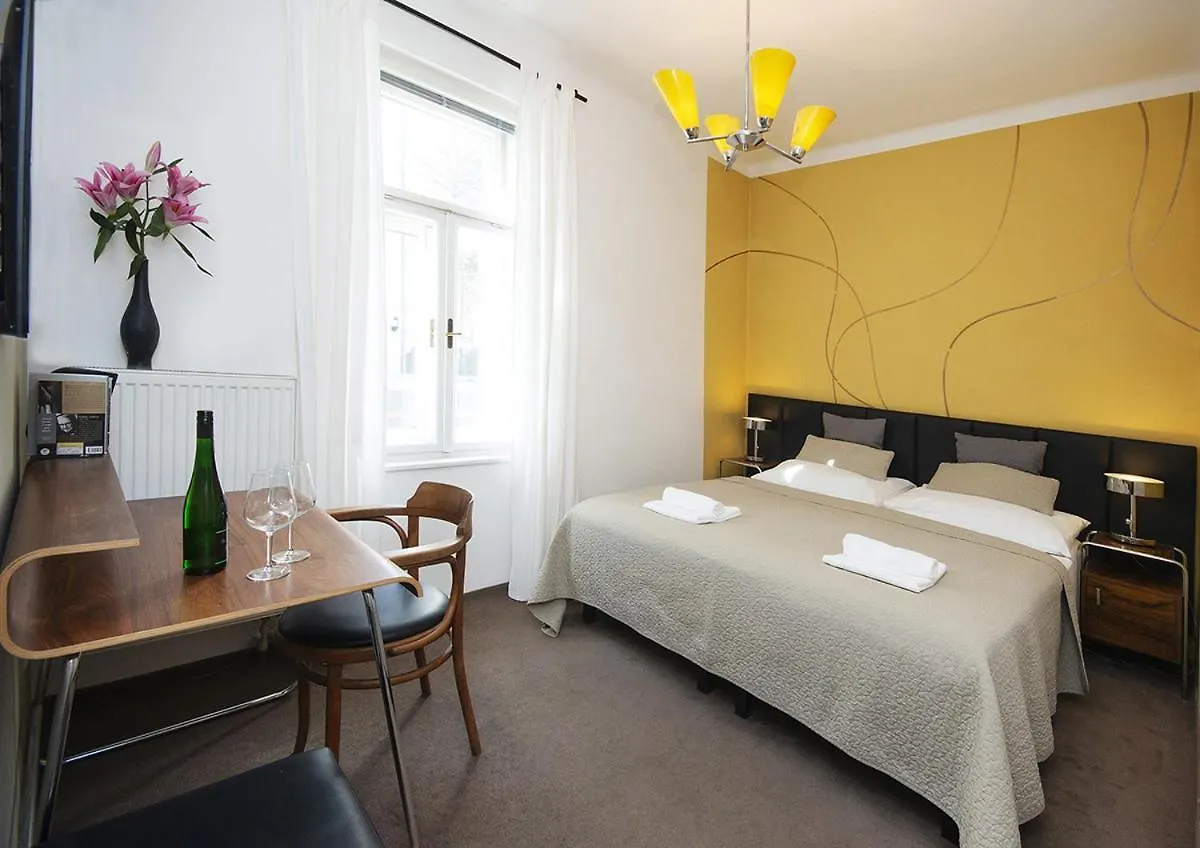 Bed&Breakfast&Apartment Klafé Brünn Frühstückspension